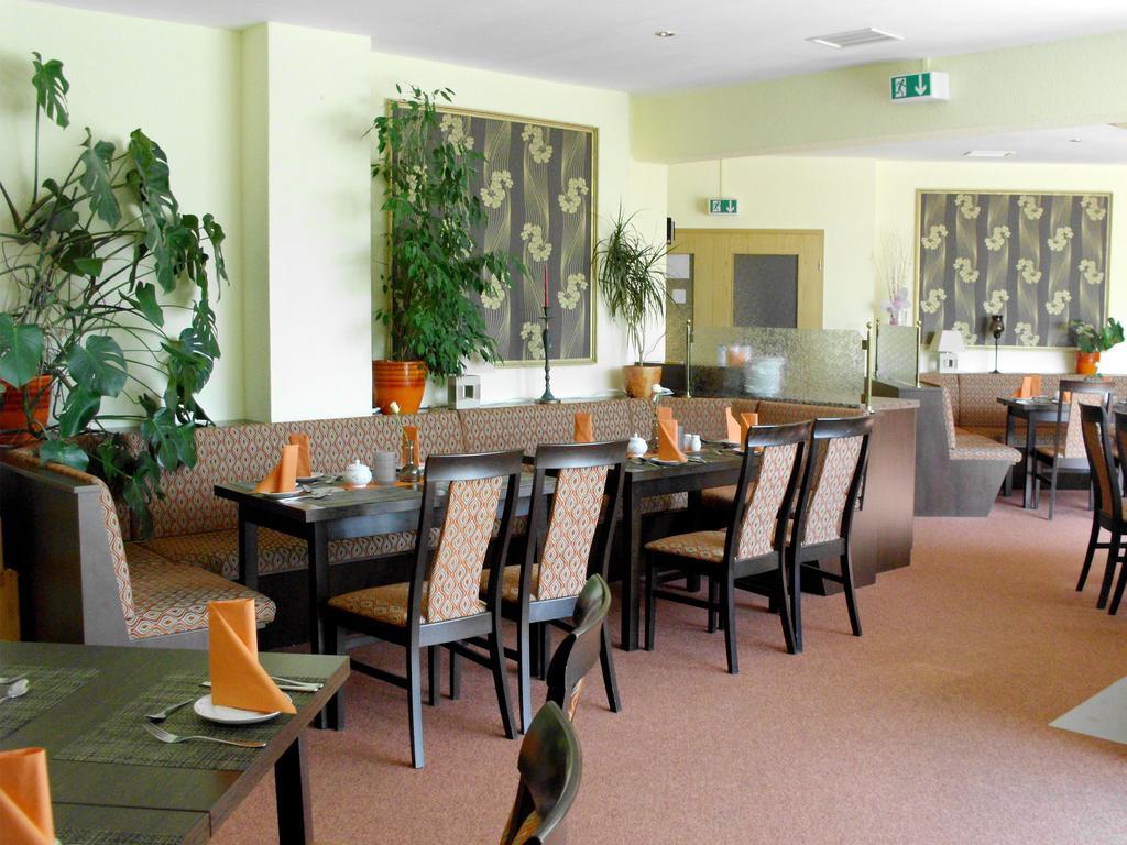 Mucha Ohg Hotel Sembziner Hof Klink Exterior photo